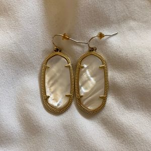 Kendra Scott mother of pearl and gold earring